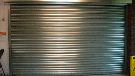 Venta de cortinas galvanizadas metalicas para comercios.