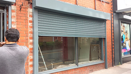Instalacion de cortinas metalicas y cortinas de pvc.